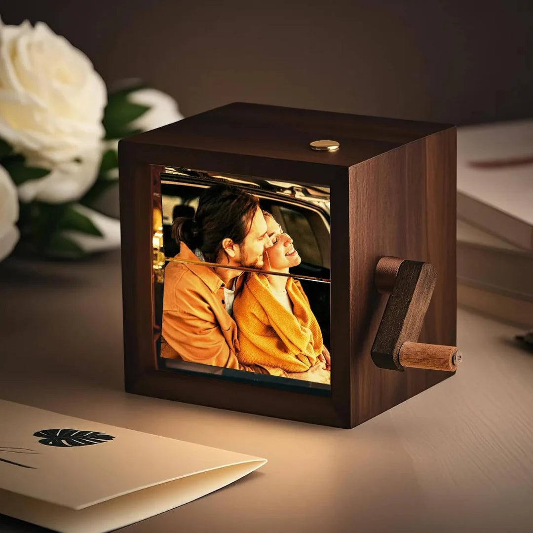 Crank Photo Box
